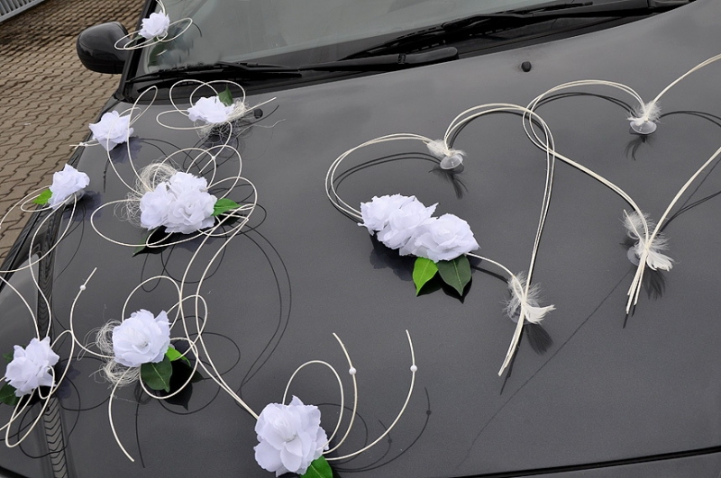 Svatební dekorace na auto - Výzdoba auta srdce