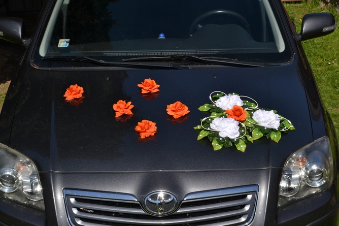 Svatební dekorace na auto - Květy na ozdobení automobilu - oranžová