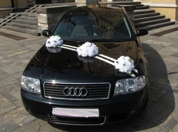 Svatební dekorace na auto - Výzdoba na auto tři kytice