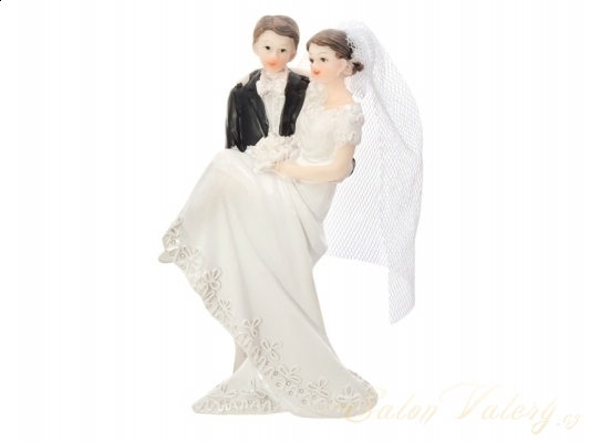 Figurky na svatební dort - Figurka na dort - nevěsta v náručí