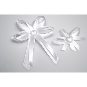 Svatební vývazek s perleťovým srdíčkem - bílá